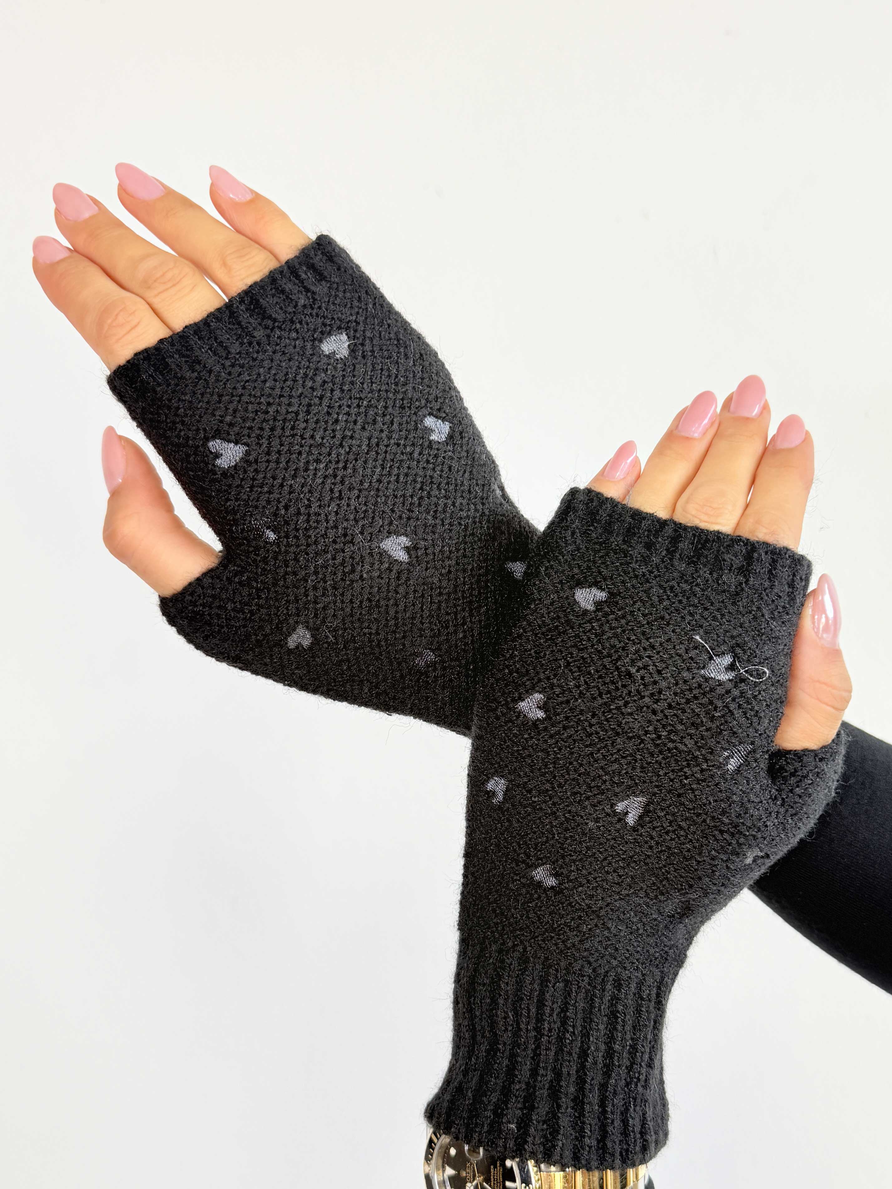 Xenia - Søde handsker med små hjerter på